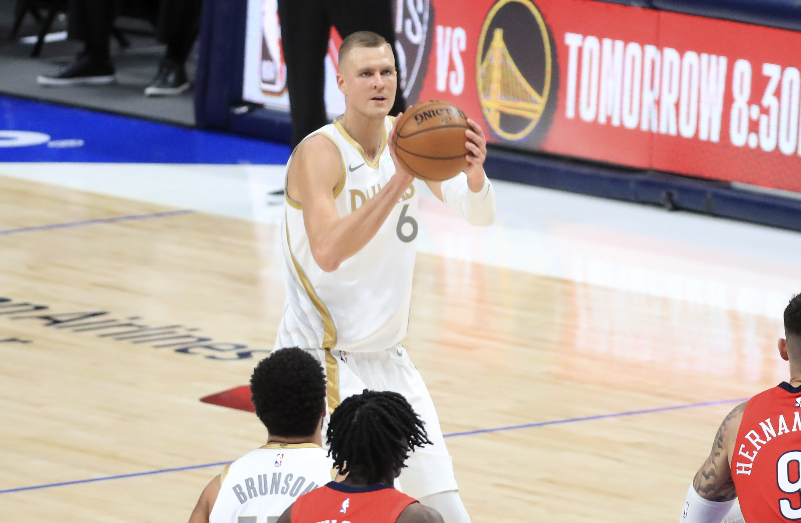 Kristaps Porzingis Mavericks Pelicans 2021