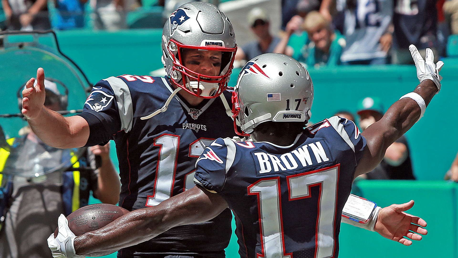 Tom Brady's influence helps Antonio Brown sign with Tampa Bay Bucs