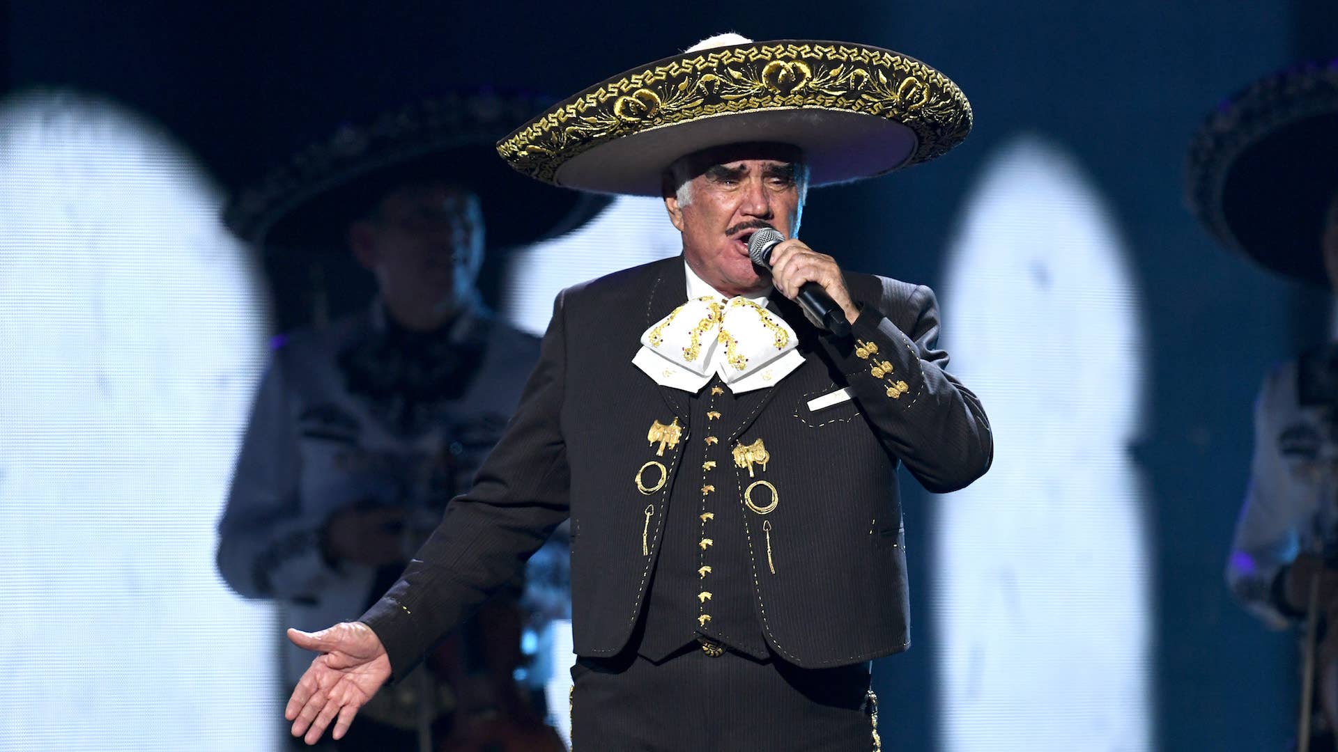 Photograph of Vicente Fernandez performing