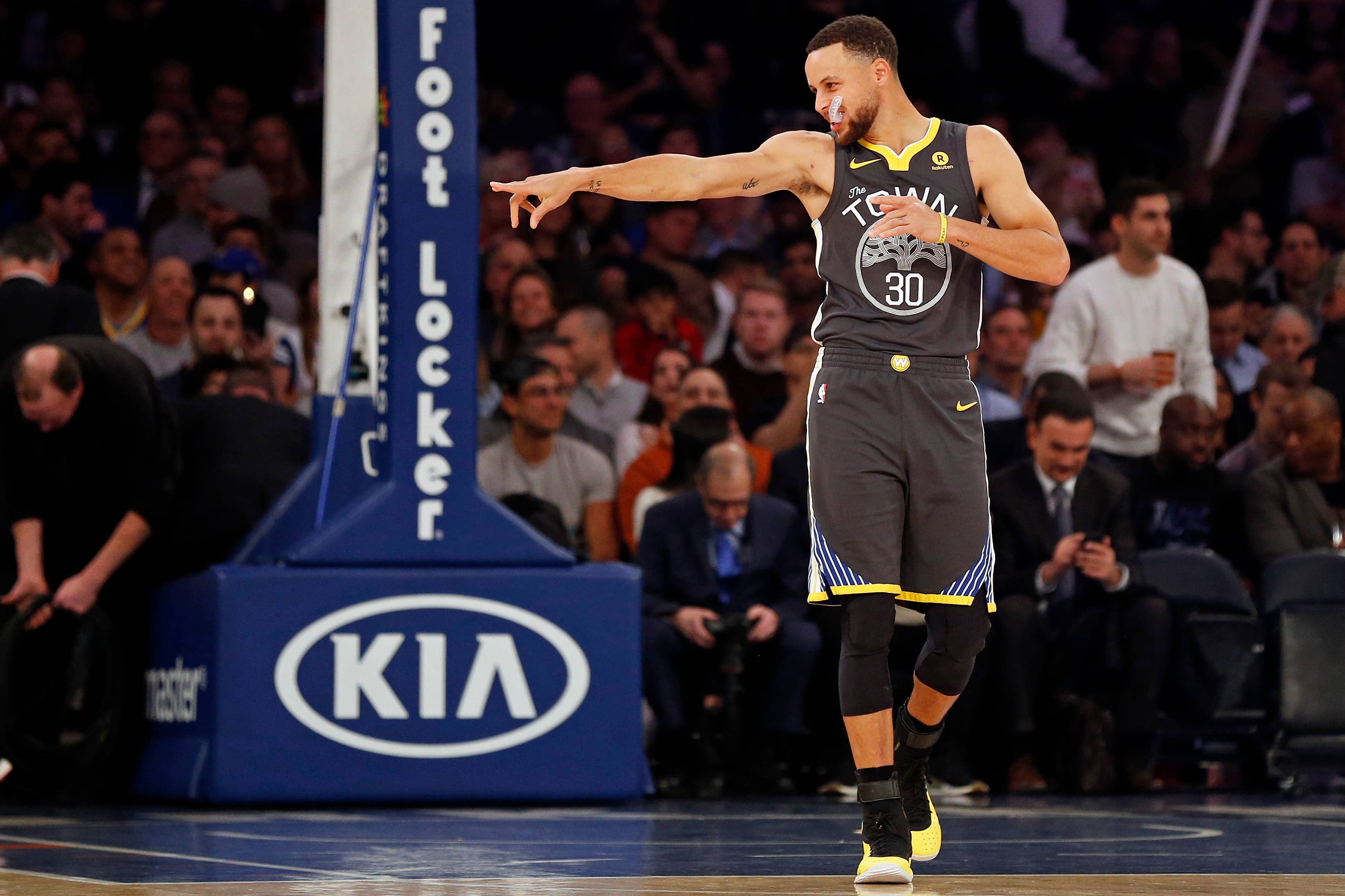 Steph Curry Warriors Knicks 2018 MSG