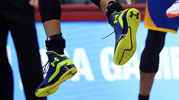 Stephen Curry Rolls with the Under Armour ClutchFit Drive Against