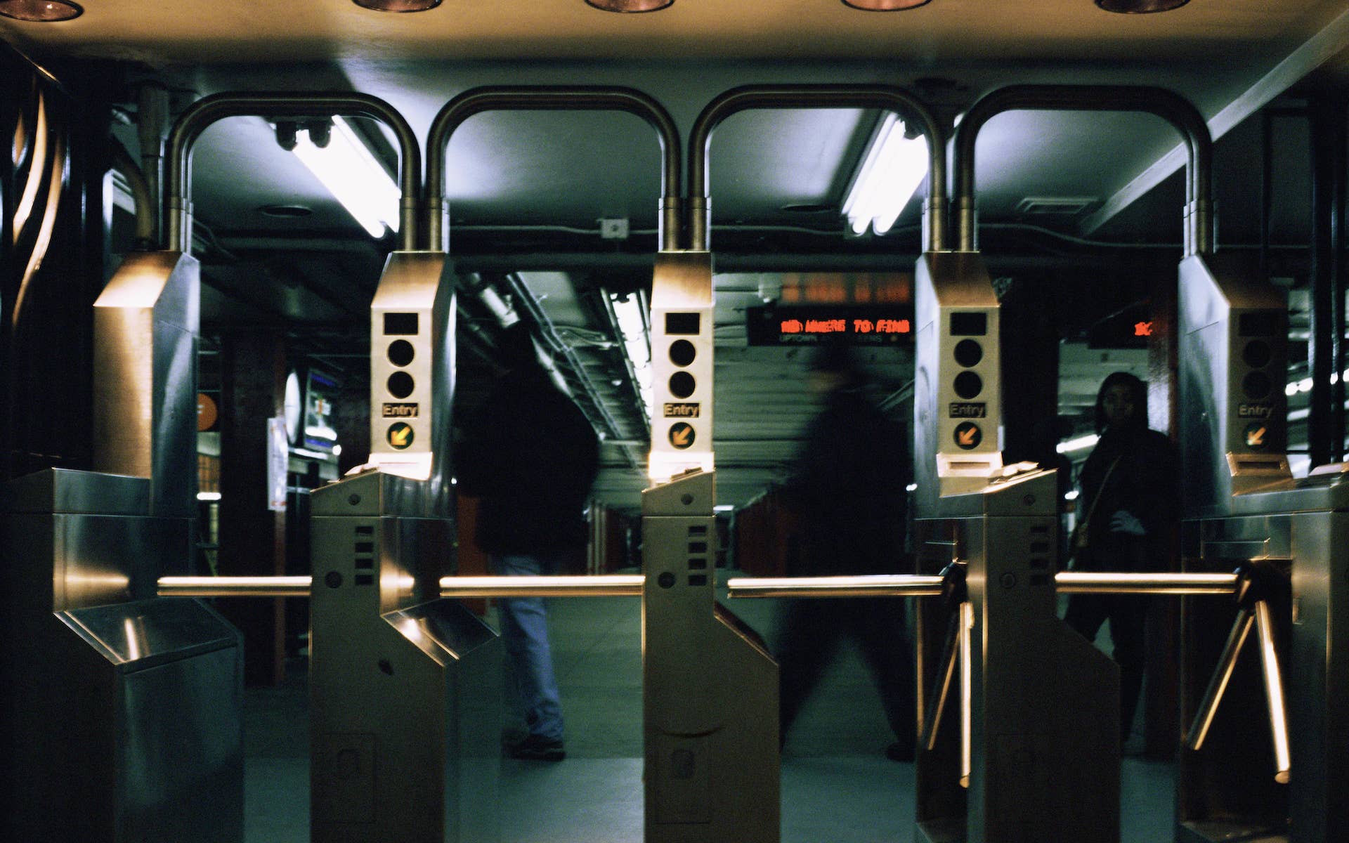 Queens subway fare evader’s repeated attempts to jump turnstile result in fatal fall