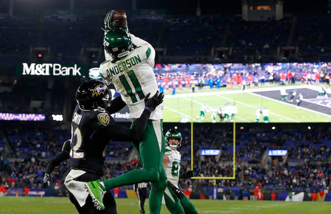 Robby Anderson makes catch against the Baltimore Ravens at M&T Bank Stadium.