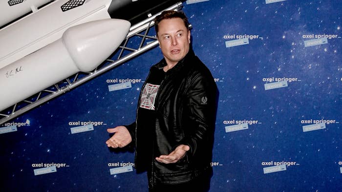 Elon Musk for news story on Twitter acquisition