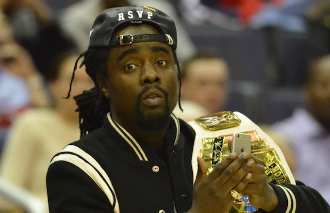 Wale attends Wizards game.