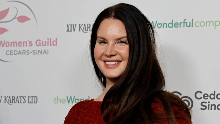 Lana Del Rey arrives at the Womens&#x27;s Guild Cedars-Sinai Disco Ball.