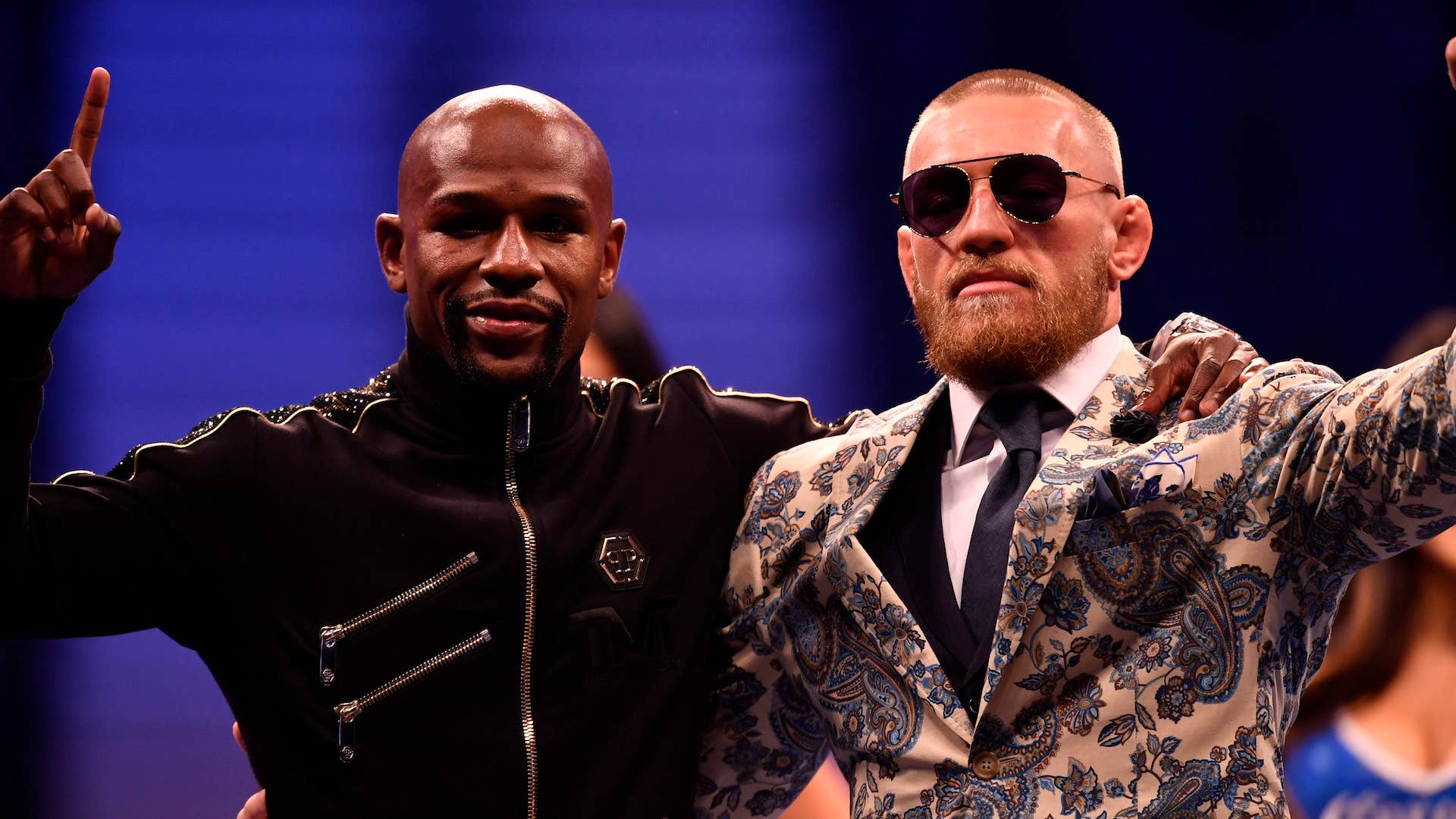 Floyd Mayweather Jr. and Conor McGregor pose for pictures