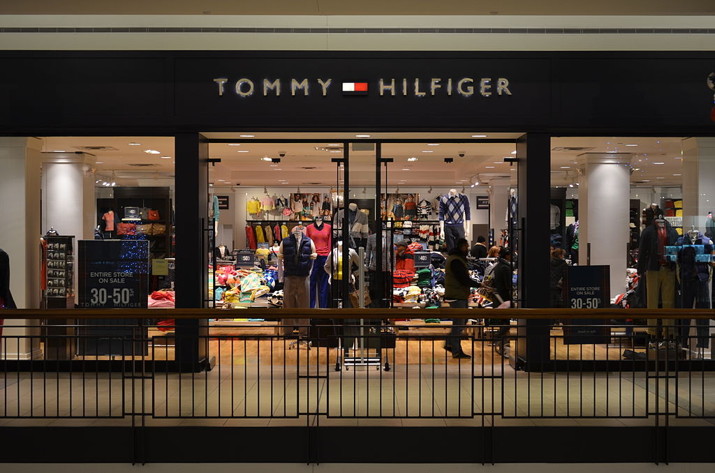 90 greatest 90s fashion tommy hilfiger