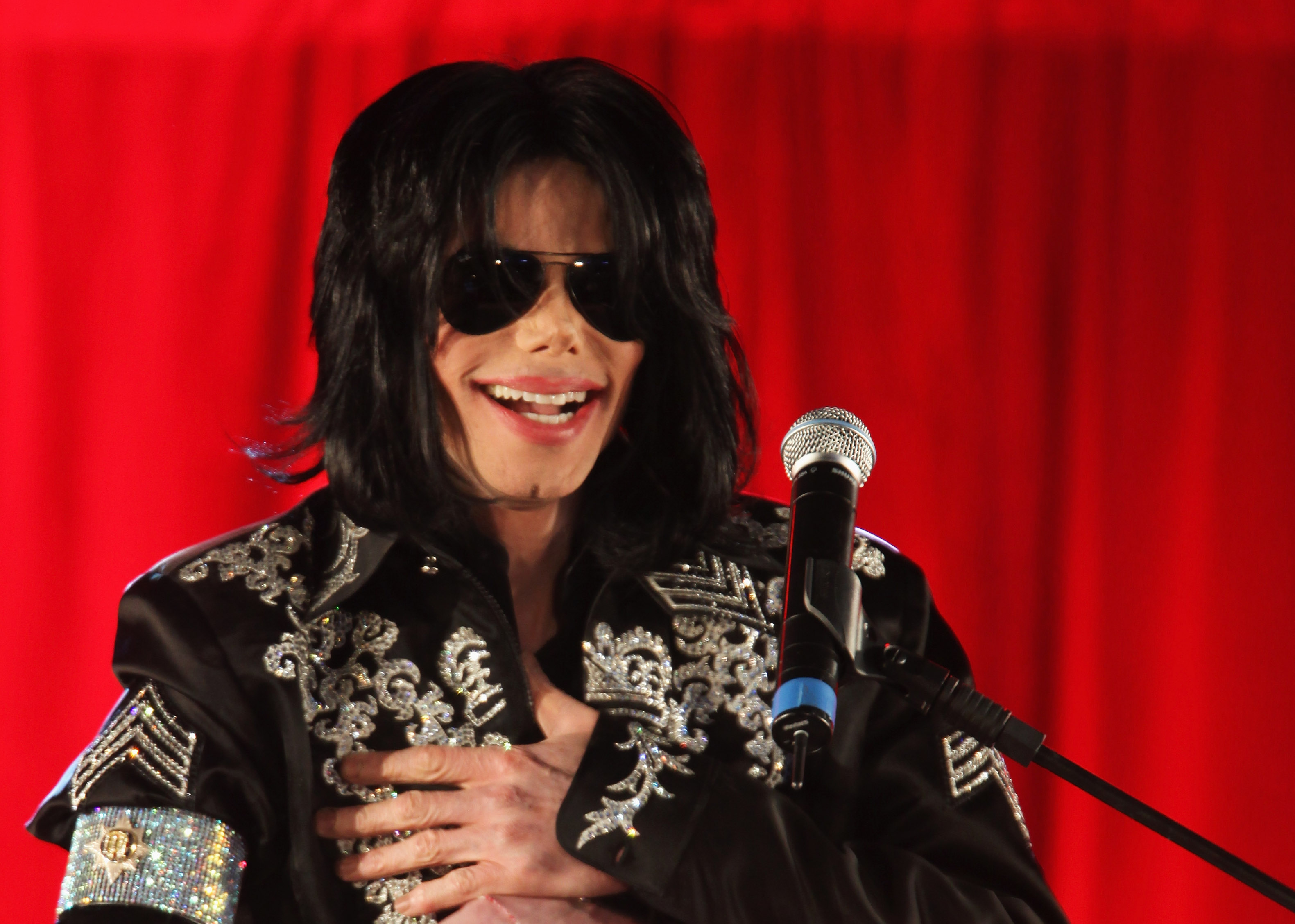 Michael Jackson announces plans for Summer residency at the O2 Arena