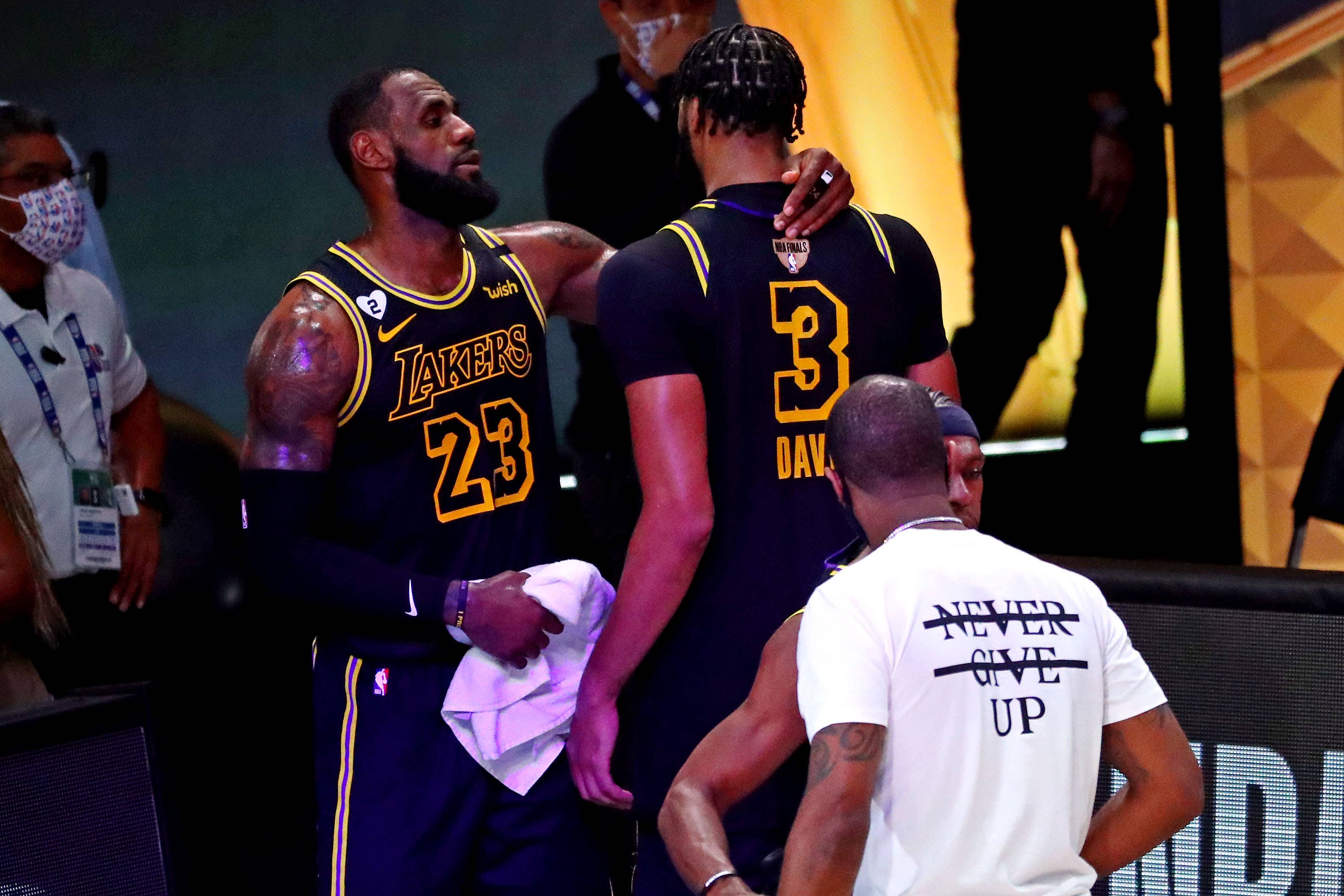 Lakers switch to 'Black Mamba' uniforms for Game 5 of NBA Finals 