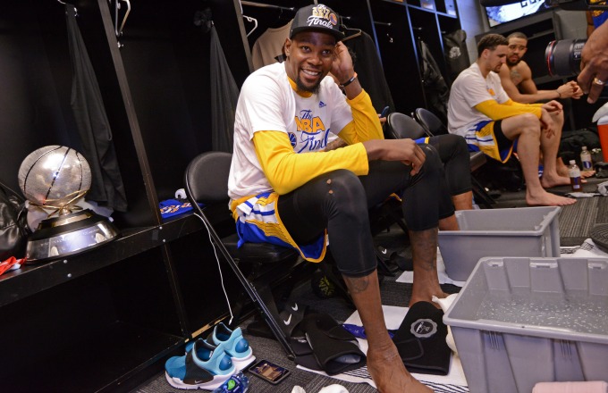 Kevin Durant celebrates the Warriors&#x27; Western Conference Finals win.
