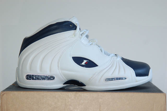 Allen iverson shoes on sale 2000