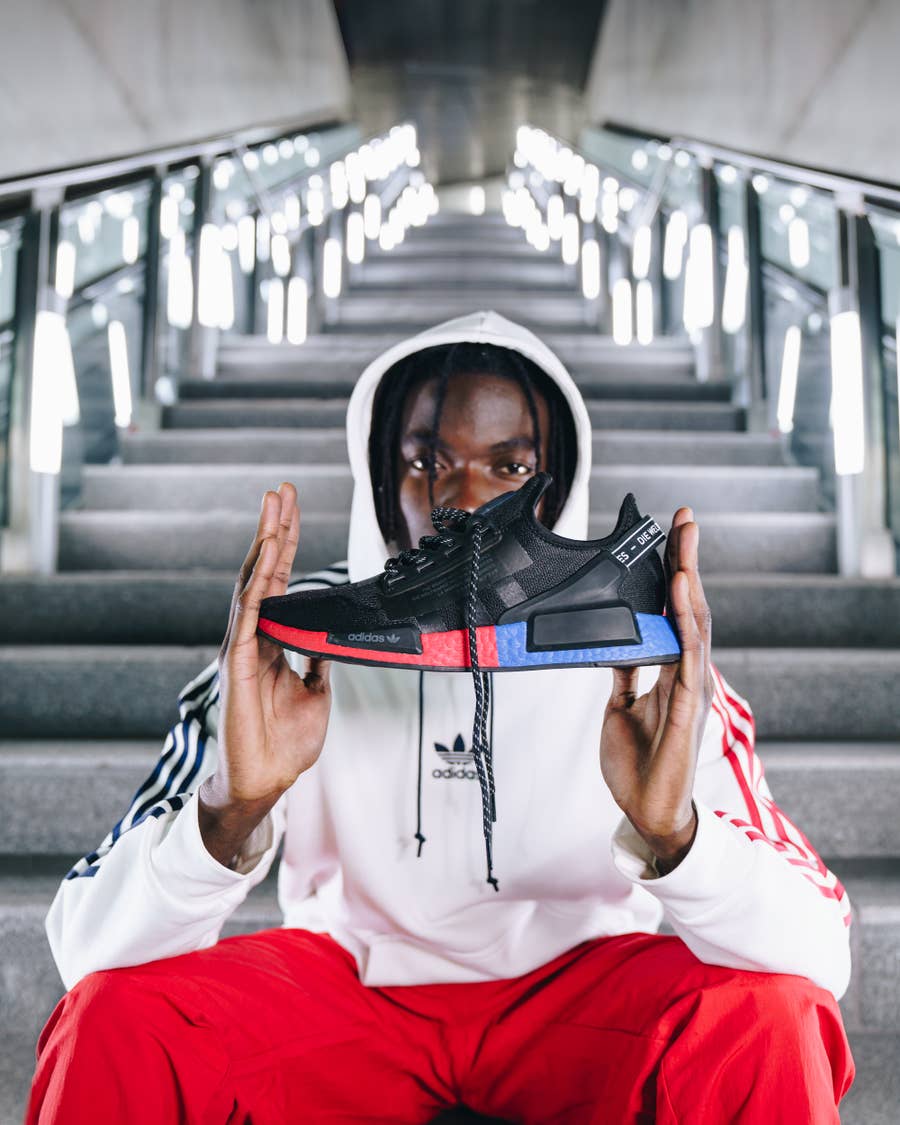 nmd r1 v2 black blue red