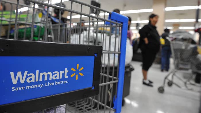 Walmart logo on shopping cart