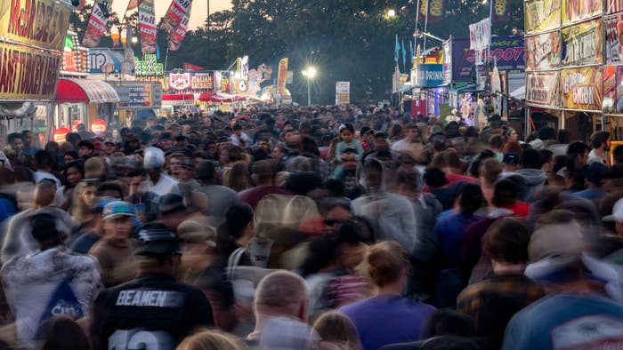 Photograph of a crowd in North Carolina