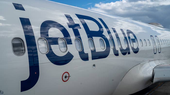 Photo of a JetBlue plane from the outside.