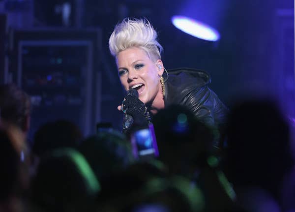 Pink-Live-At-The-Forum-pink-32546333-594-427