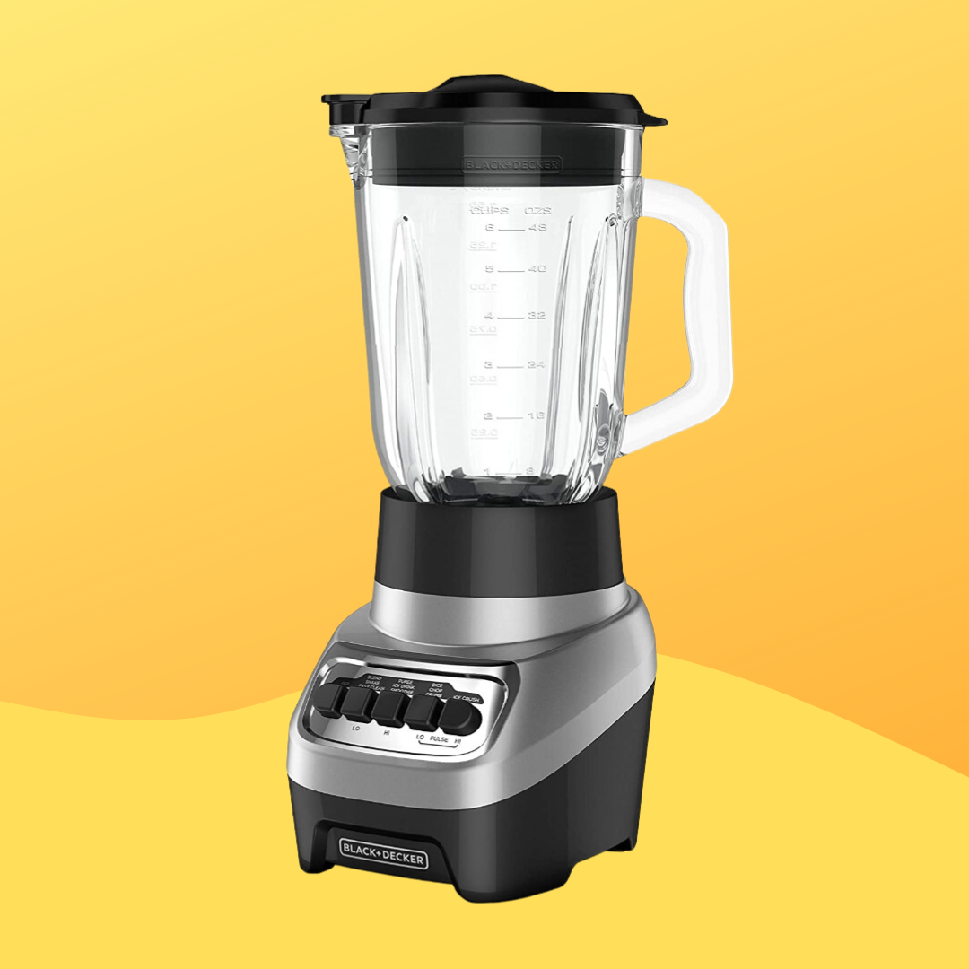 Black and Decker blender with a wide jar and power sheet featuring aggregate buttons. Set against a plain yellowish background