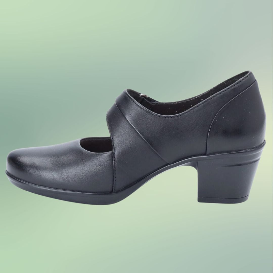 The black dress pump