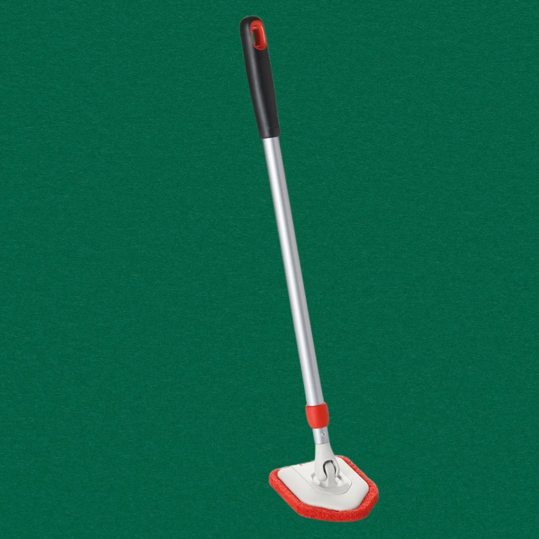 Floor mop with a agelong  grip  and an angled, triangular cleaning pad. Perfect for reaching corners and hard-to-access areas