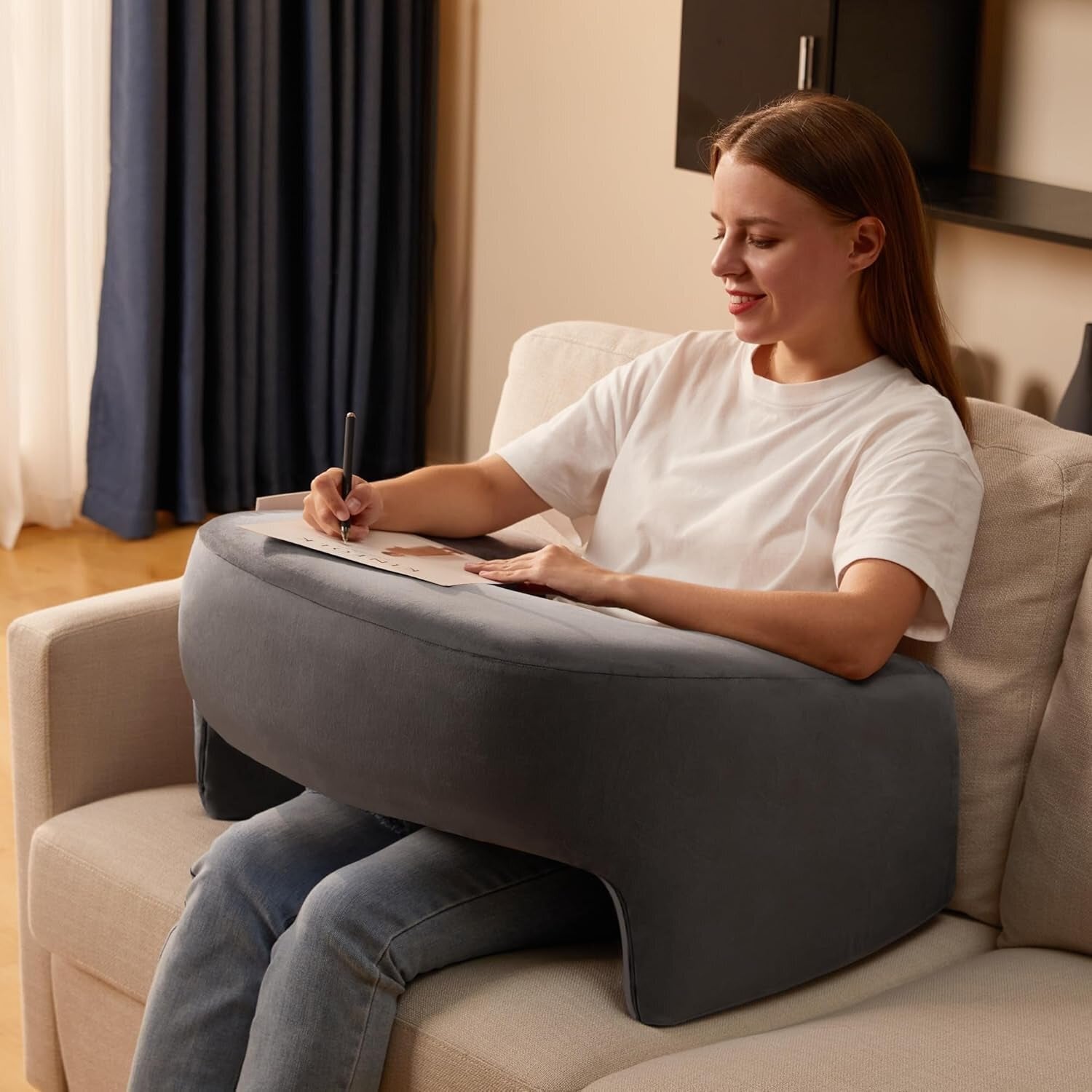 Social media trends Viral content Trending hashtags Social media updates Trending memes and videos Model using the pillow