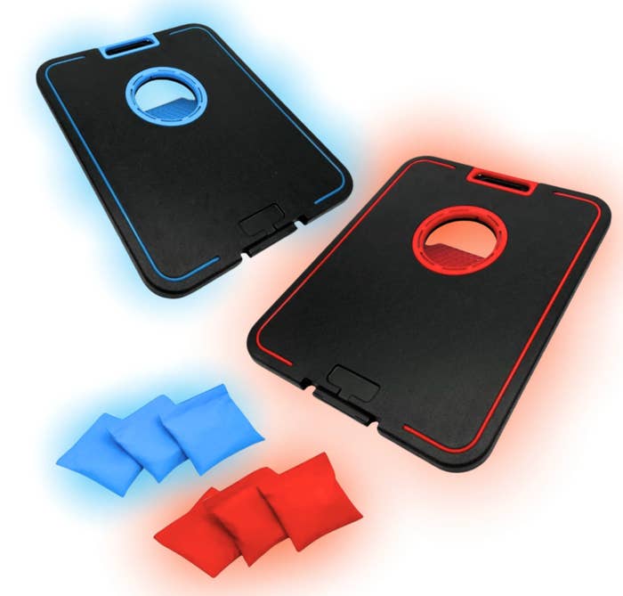 The cornhole set