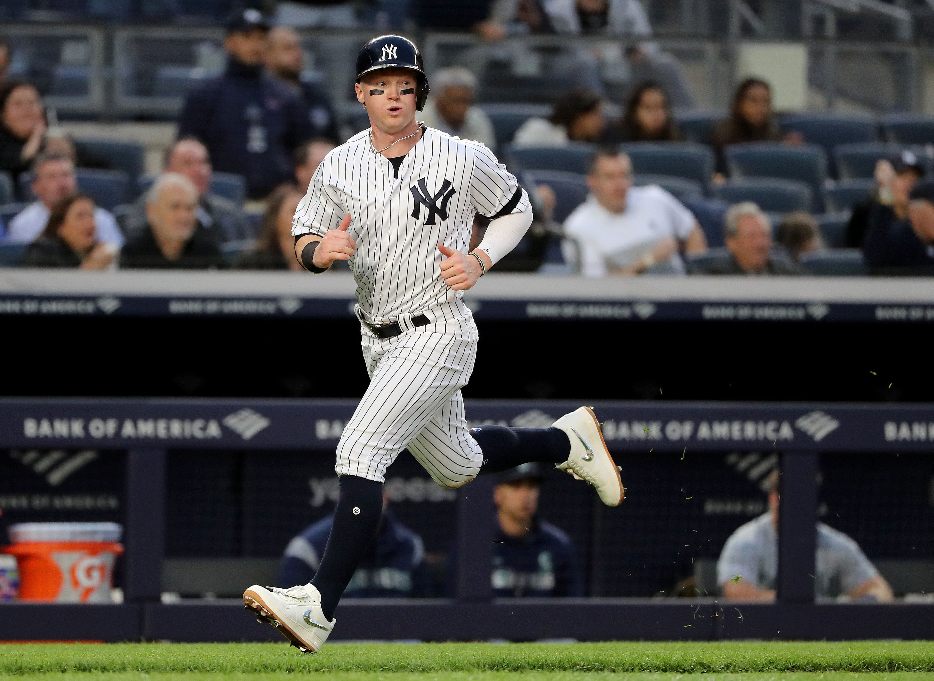Clint Frazier puts cats on Mother's Day cleats