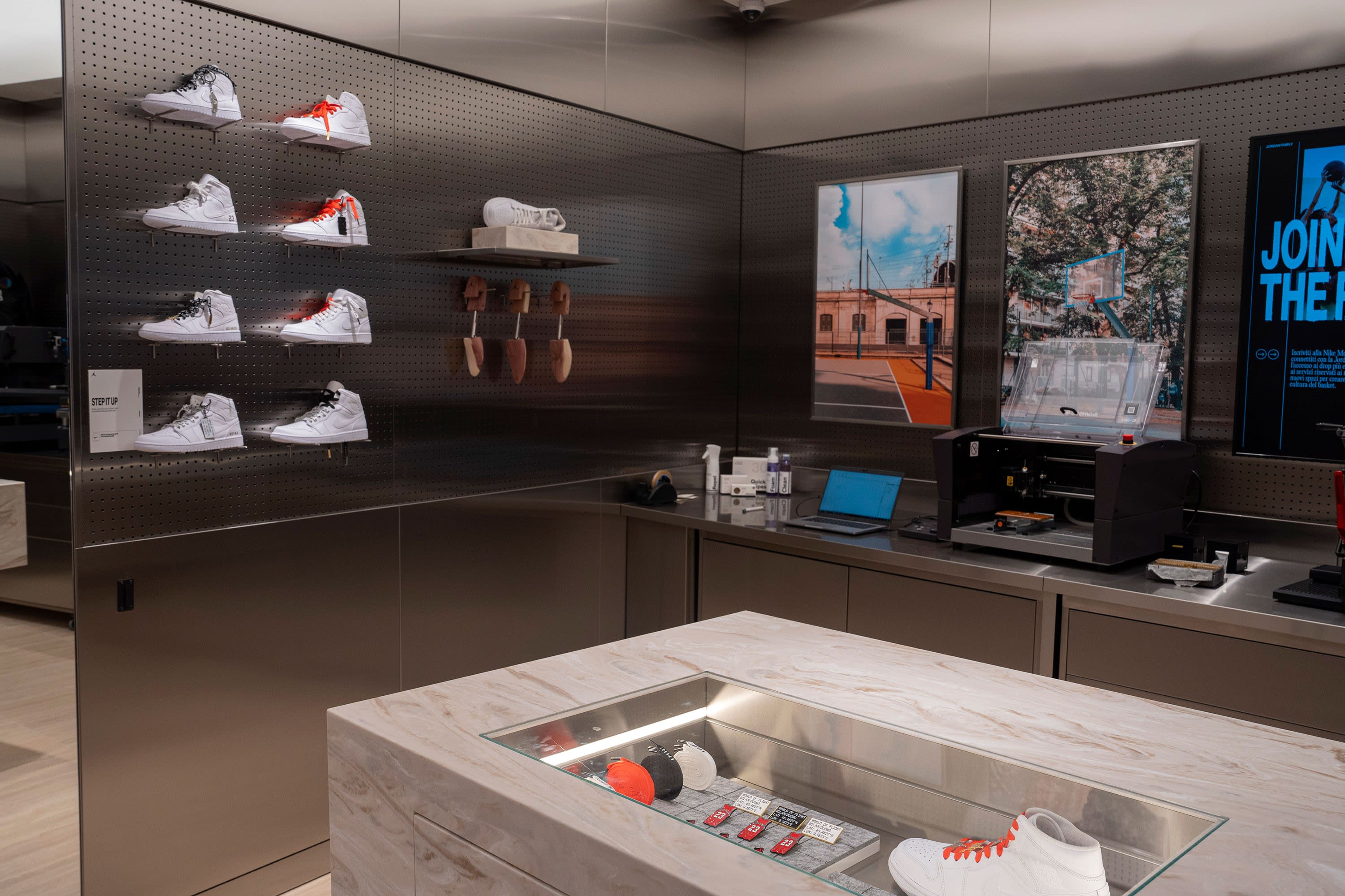 I forhold til Mus Jordan Brand Opens New Store in Milan | Complex