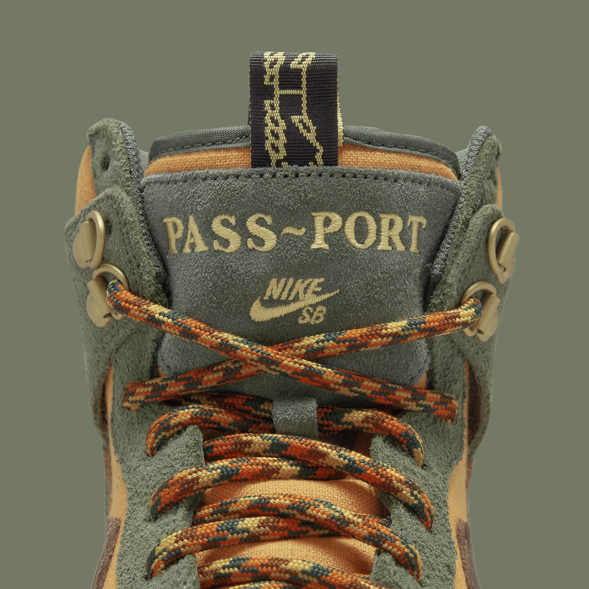 Pass-port x Nike SB Dunk High DO6119 300 Tongue