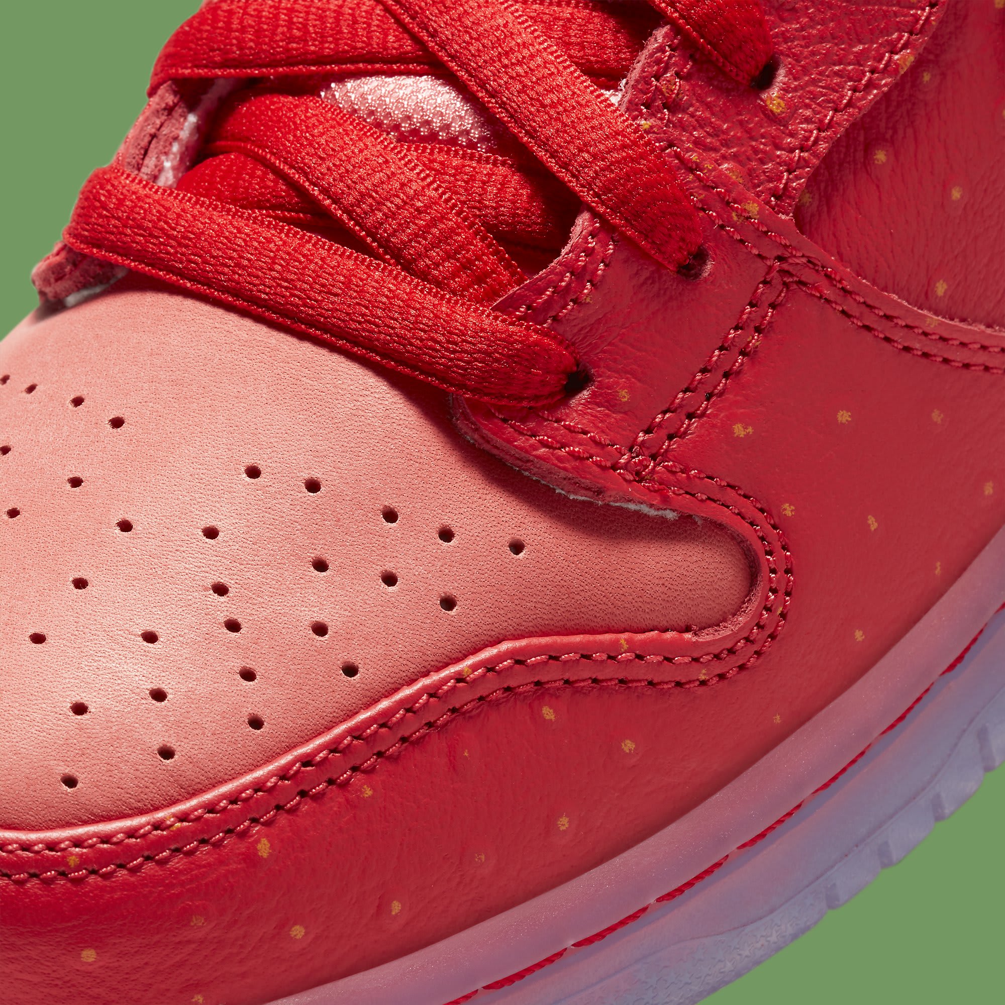 Strawberry Cough x Nike SB Dunk High SW7093-600 Release Date Toe Detail