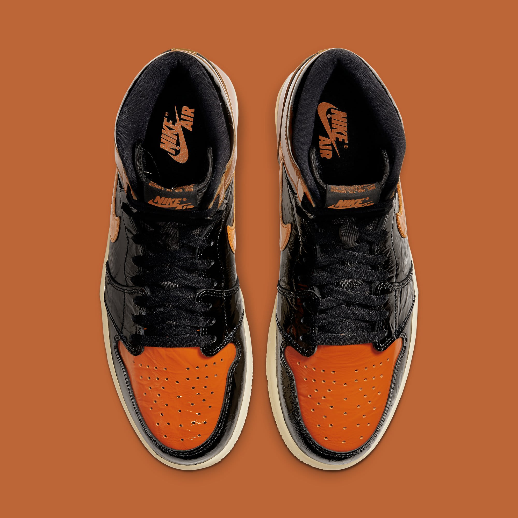 air-jordan-1-retro-high-og-shattered-backboard-3-0-555088-028-top