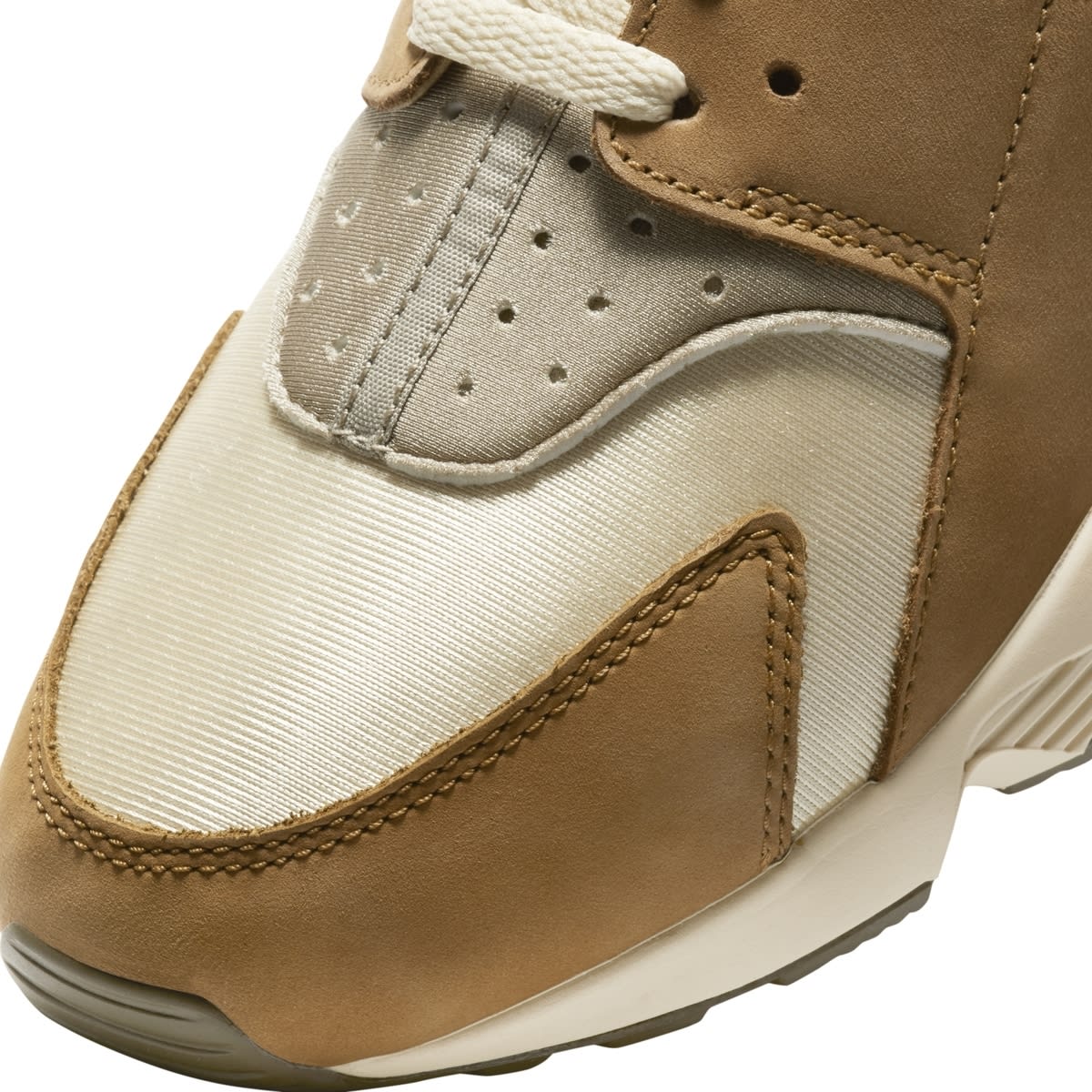 Stussy x Nike Air Huarache &#x27;Desert Oak/Reed/Light Straw&#x27; DD1381-200 (Toe Detail)