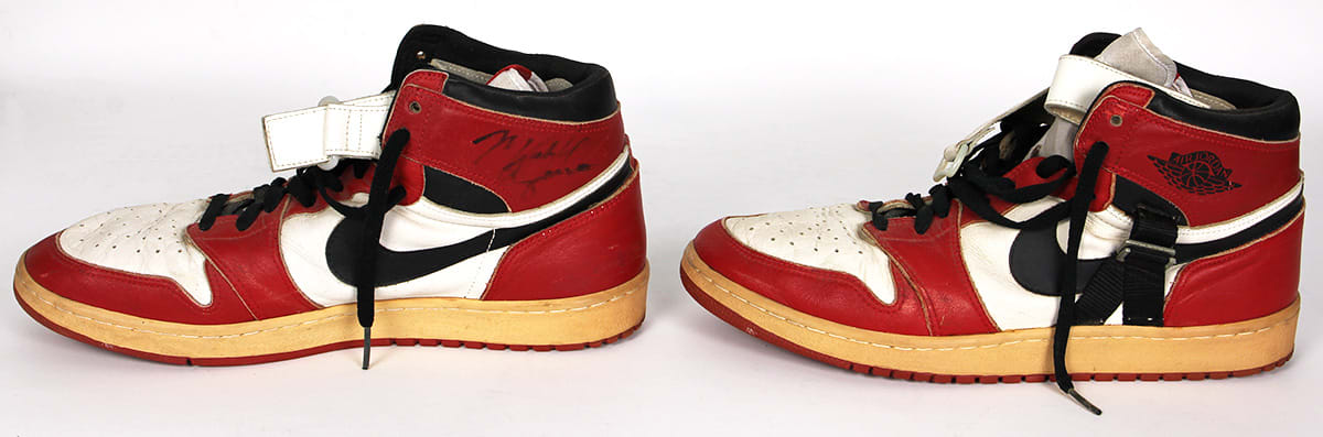 Michael Jordan&#x27;s Air Jordan 1 High &#x27;Chicago&#x27; Post-Injury Side