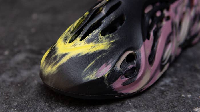 Adidas Yeezy Foam Runner &#x27;MX Carbon&#x27; Toe