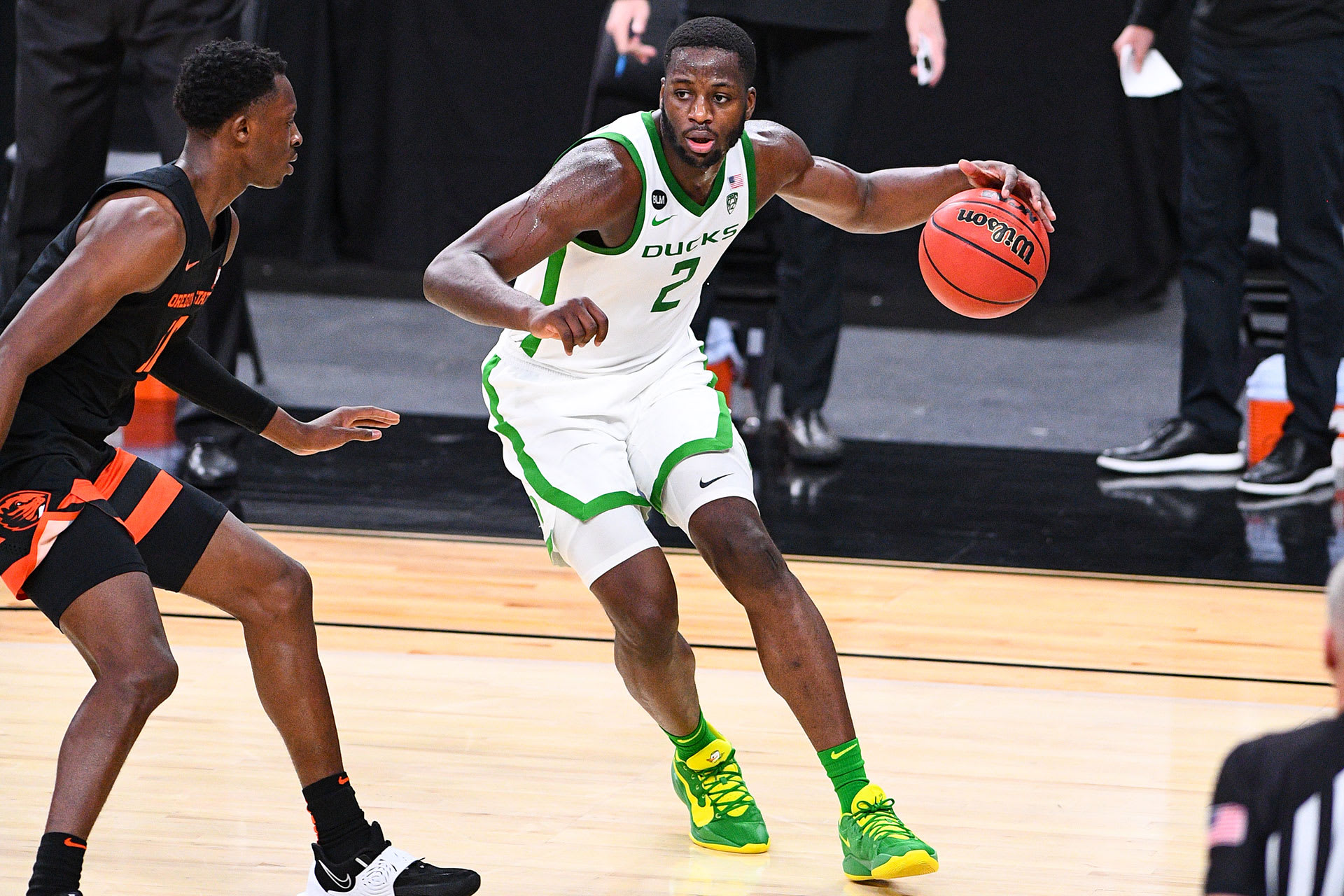 Eugene Omoruyi playing for the Oregon Ducks