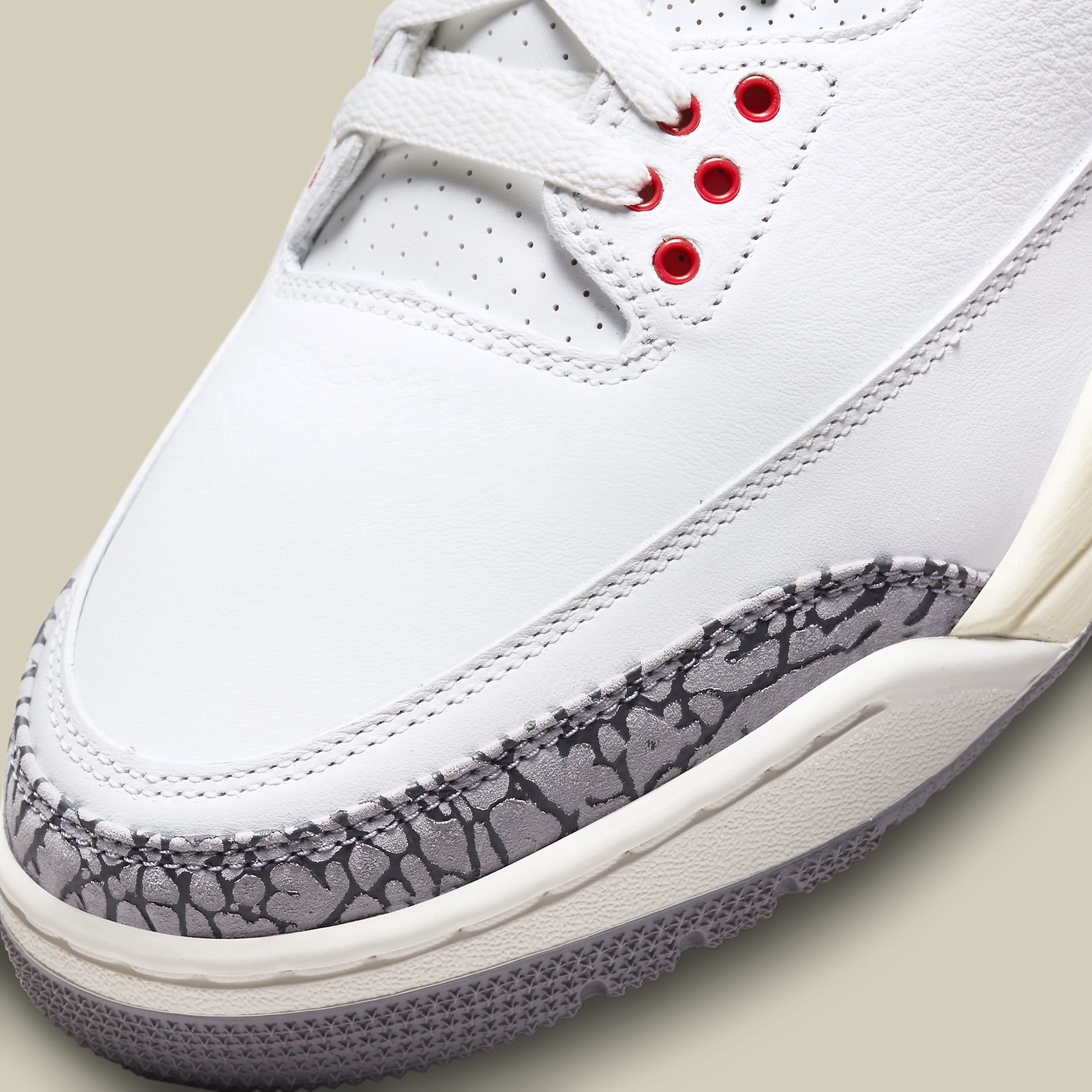 Air Jordan 3 &#x27;White/Cement&#x27; Remastered DN3707-100 (Toe Detail)