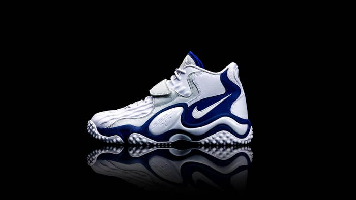 Barry Sanders Autographed Nike Limited Edition Detroit Lions Air Zoom Turf  Jet '97 Shoe - Right - Detroit City Sports