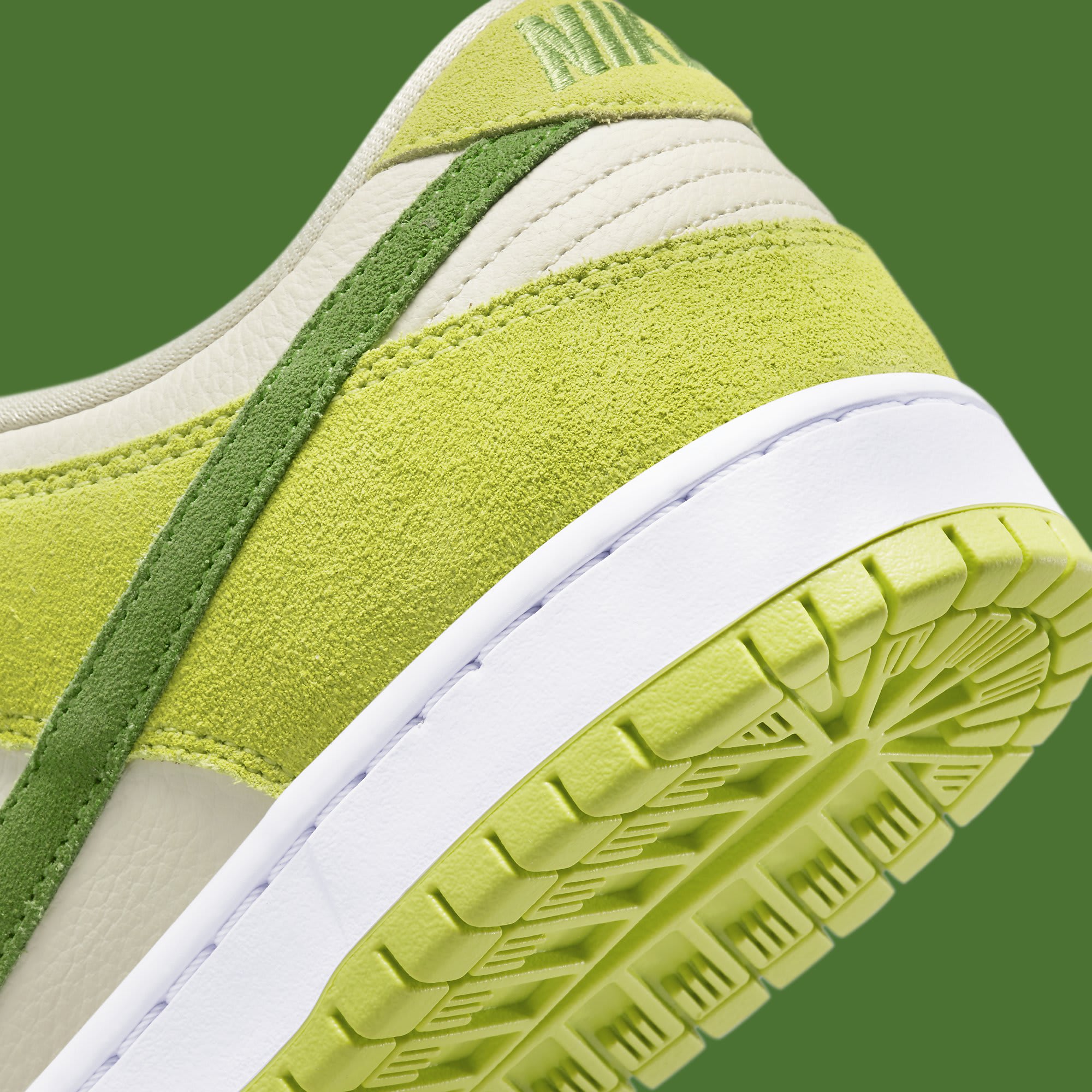 Nike SB Dunk Low &#x27;Green Apple&#x27; DM0807 300 Heel