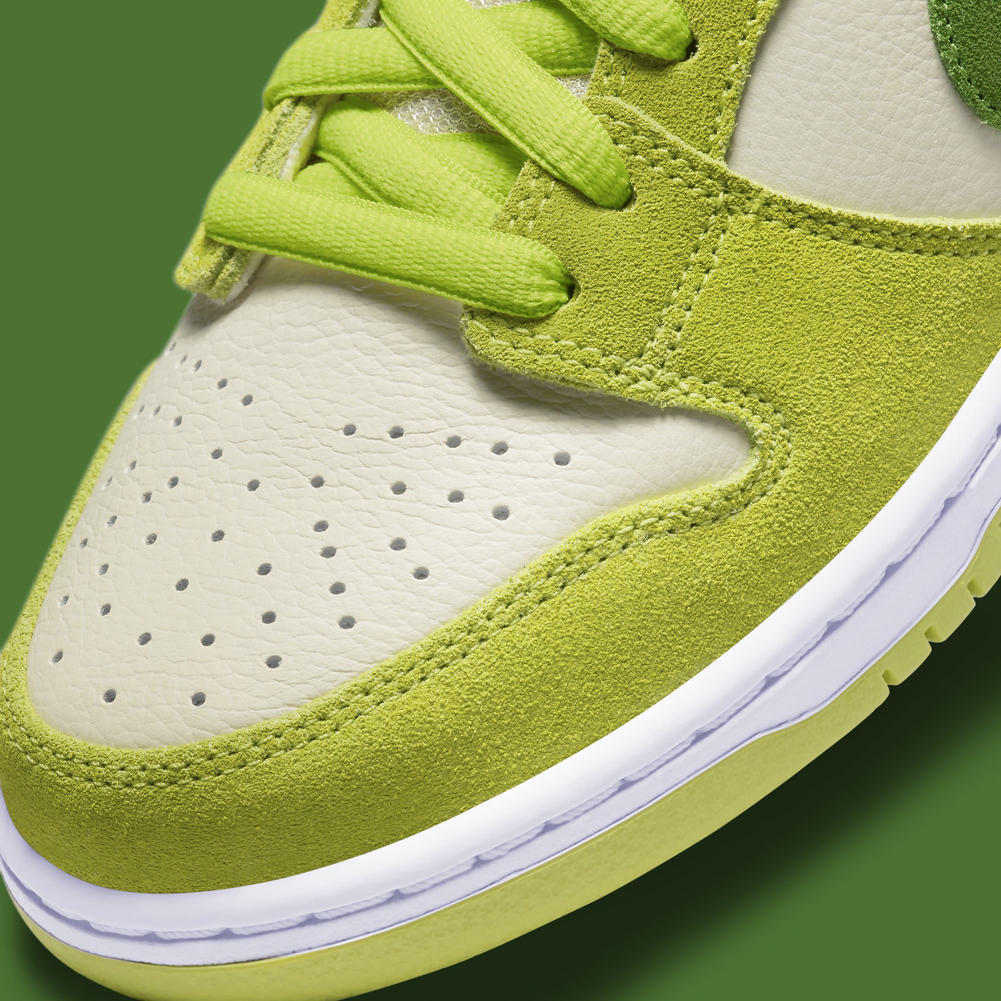 Nike SB Dunk Low &#x27;Green Apple&#x27; DM0807 300 Tongue