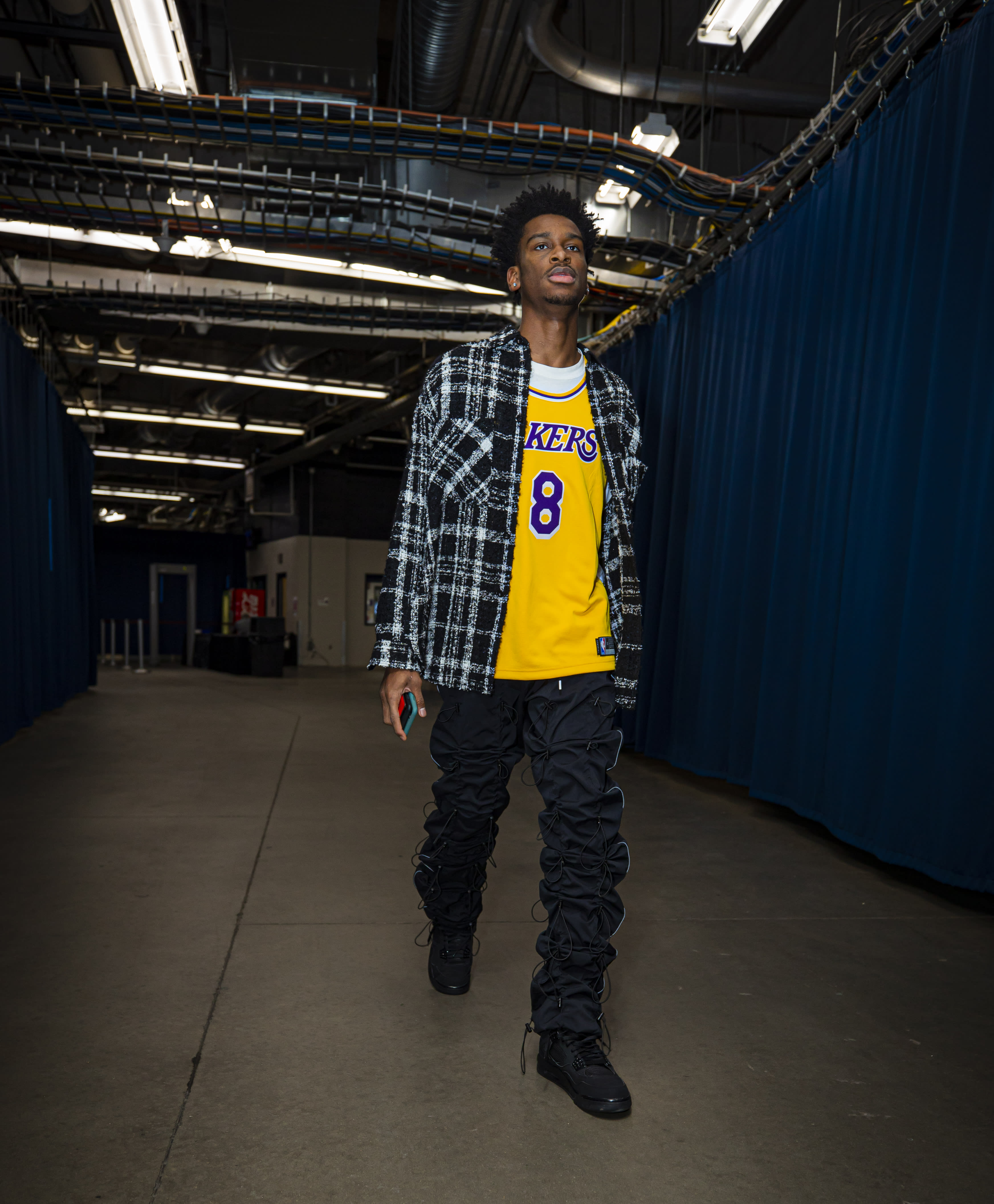 Shai Gilgeous Alexander Walking The Tunnel in a Kobe Tribute Jersey