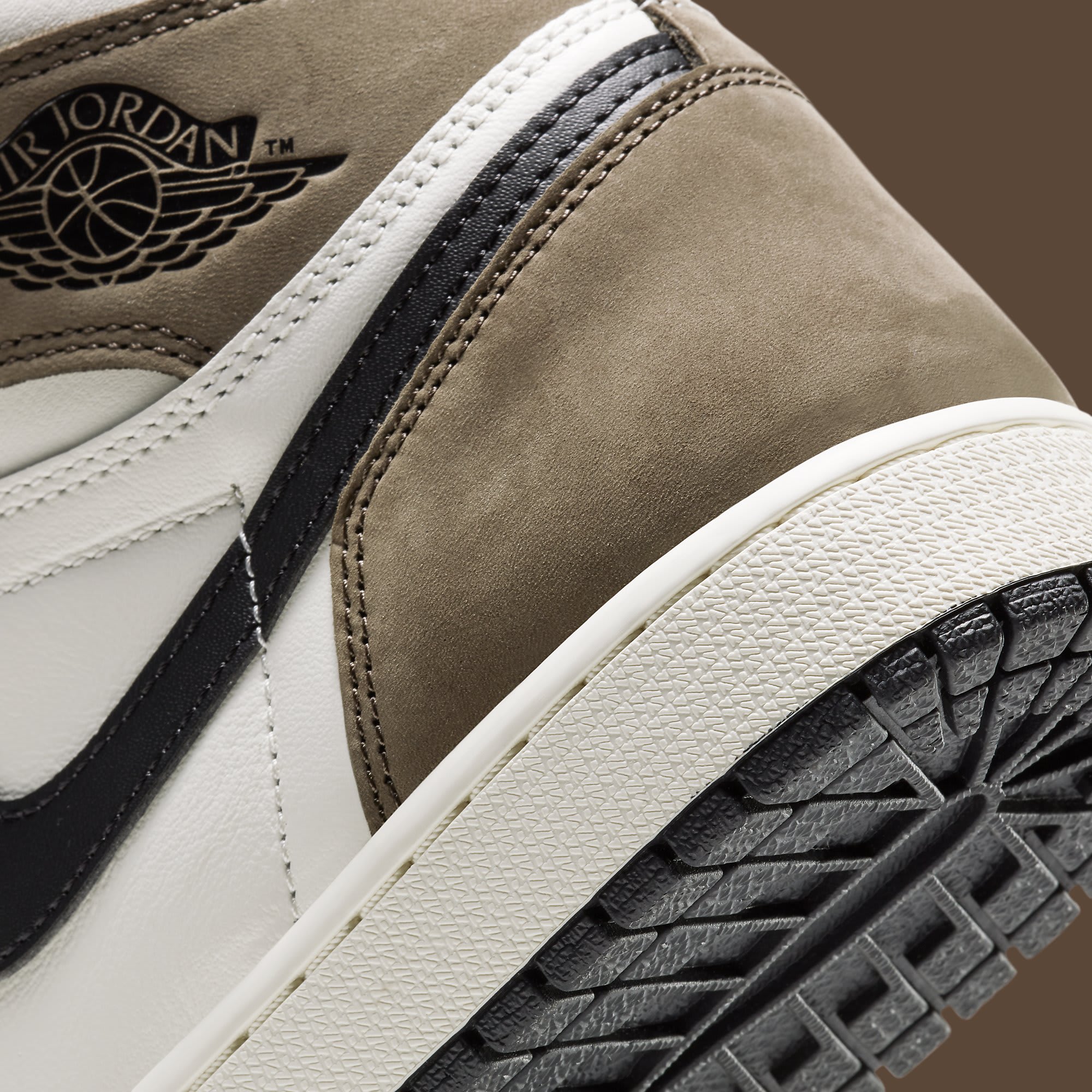 Air Jordan 1 Dark Mocha Release Date 555088-105 Heel Detail