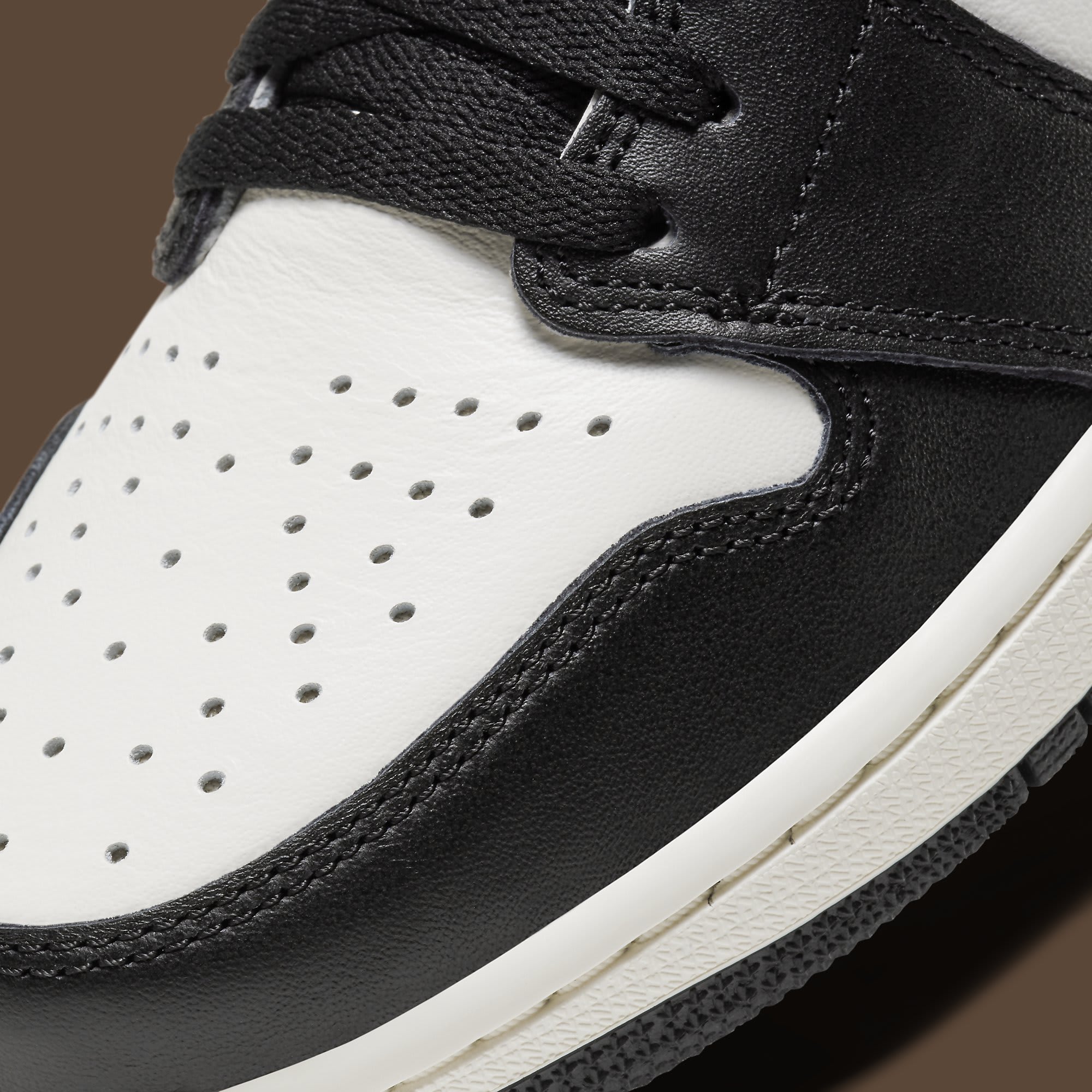 Air Jordan 1 Dark Mocha Release Date 555088-105 Toe Detail