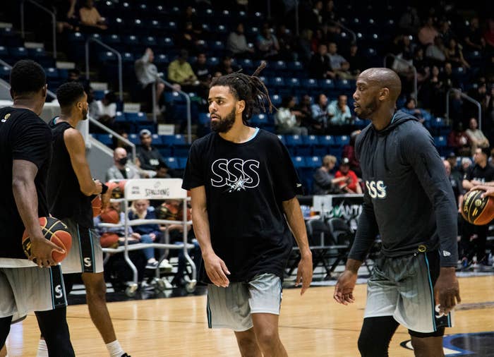 J Cole warming up for the Scarborough Shooting Stars