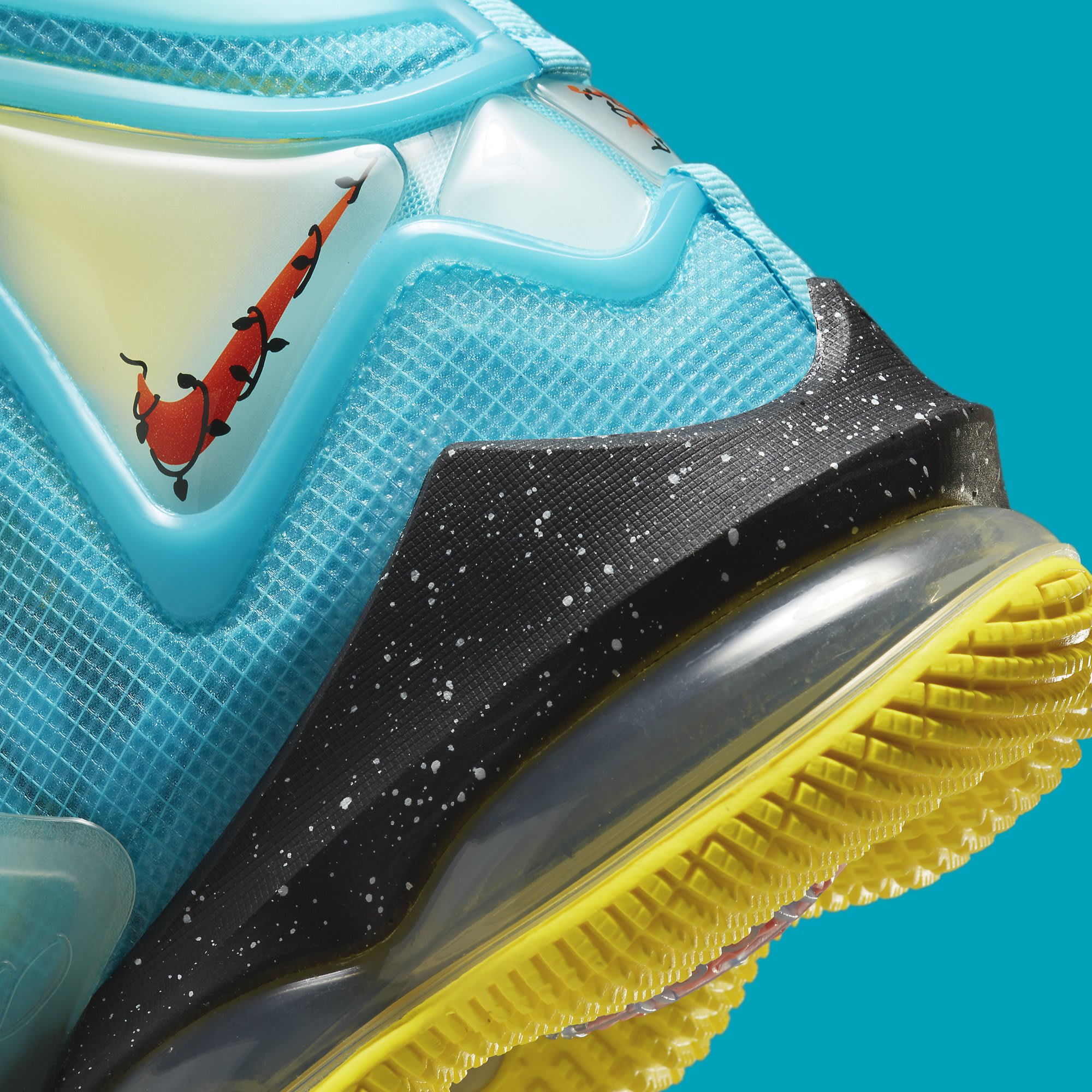 Nike LeBron XIX 19 Christmas Release Date DC9338-400 Heel Detail