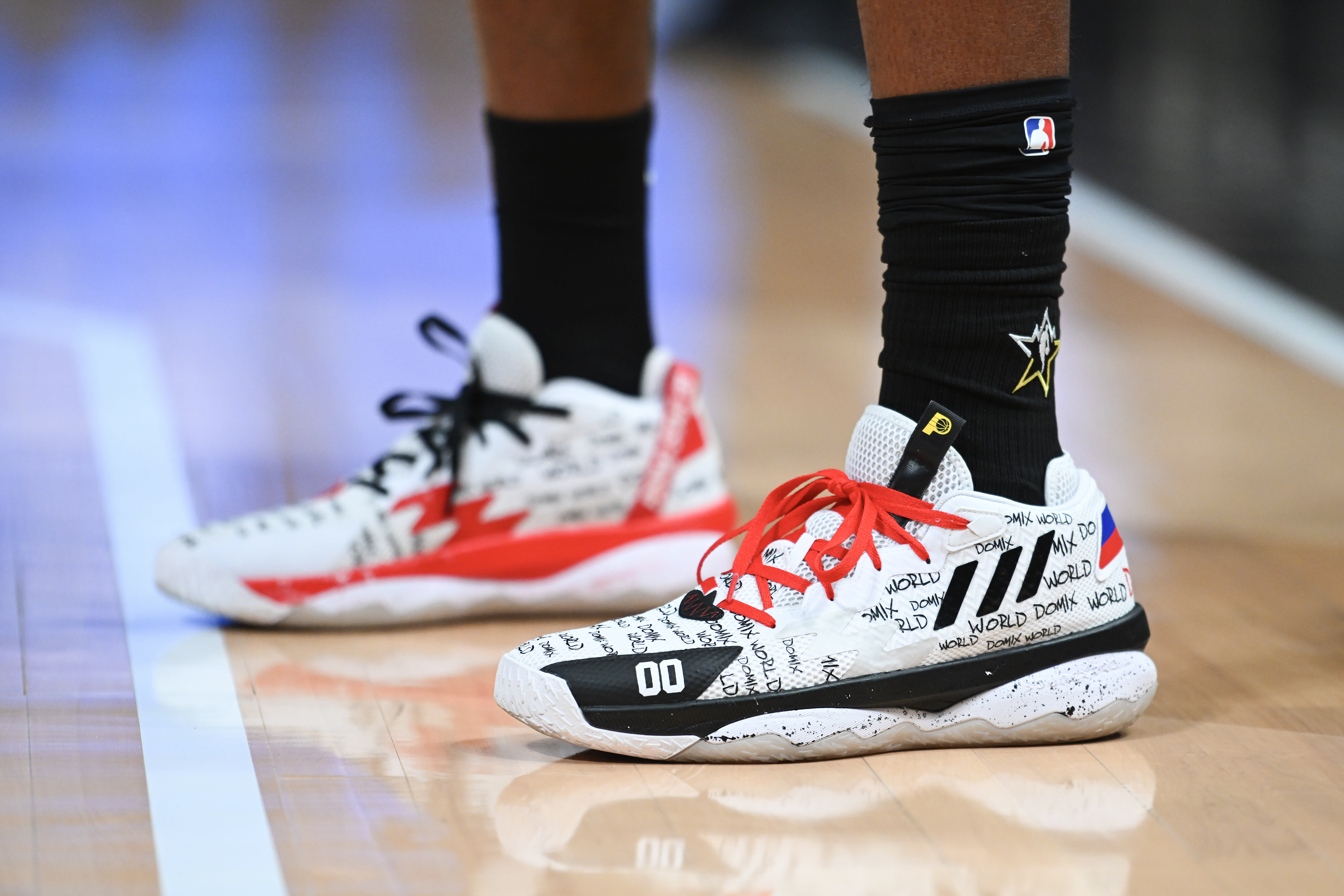 Commerative NBA-Themed Sneakers : adidas Canada and Bennedict Mathurin