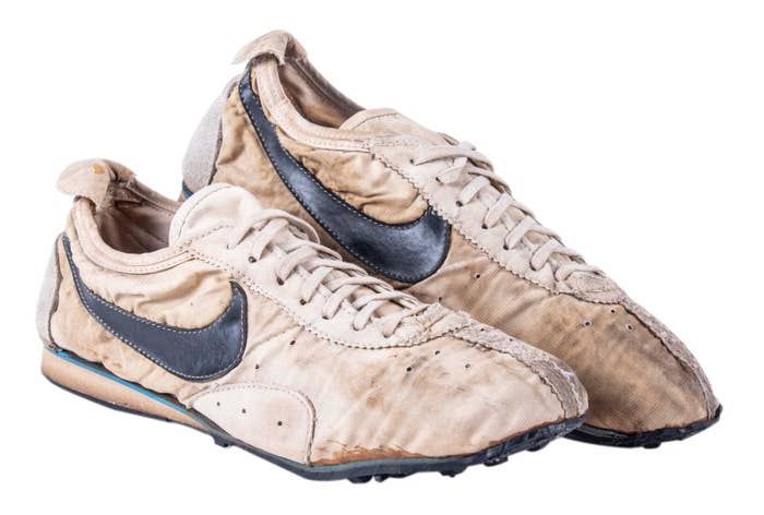 nike-moon-shoes-goldin-auctions-side