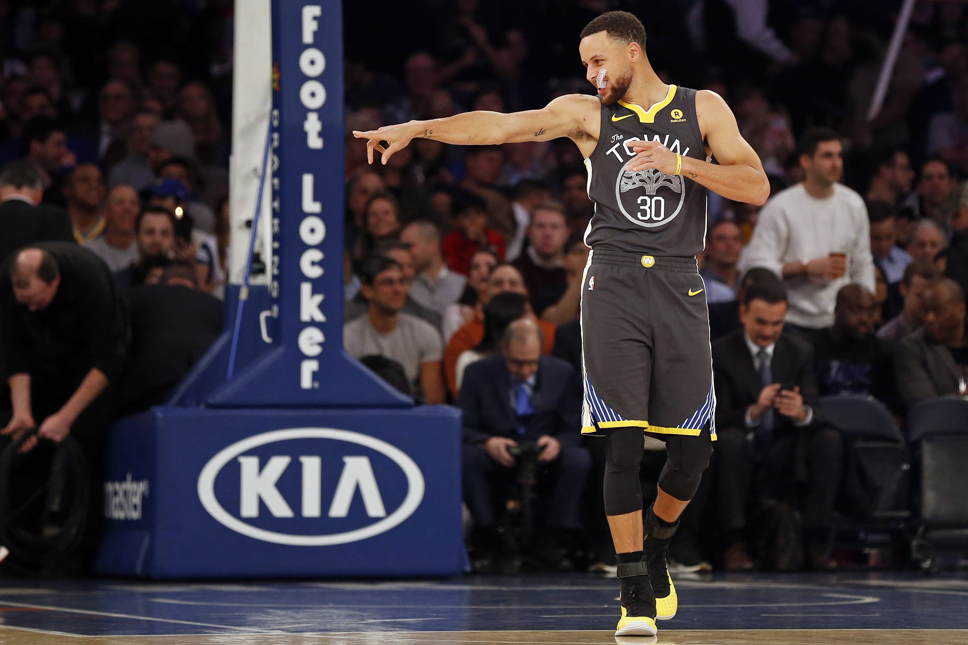 Steph Curry Warriors Knicks 2018 MSG