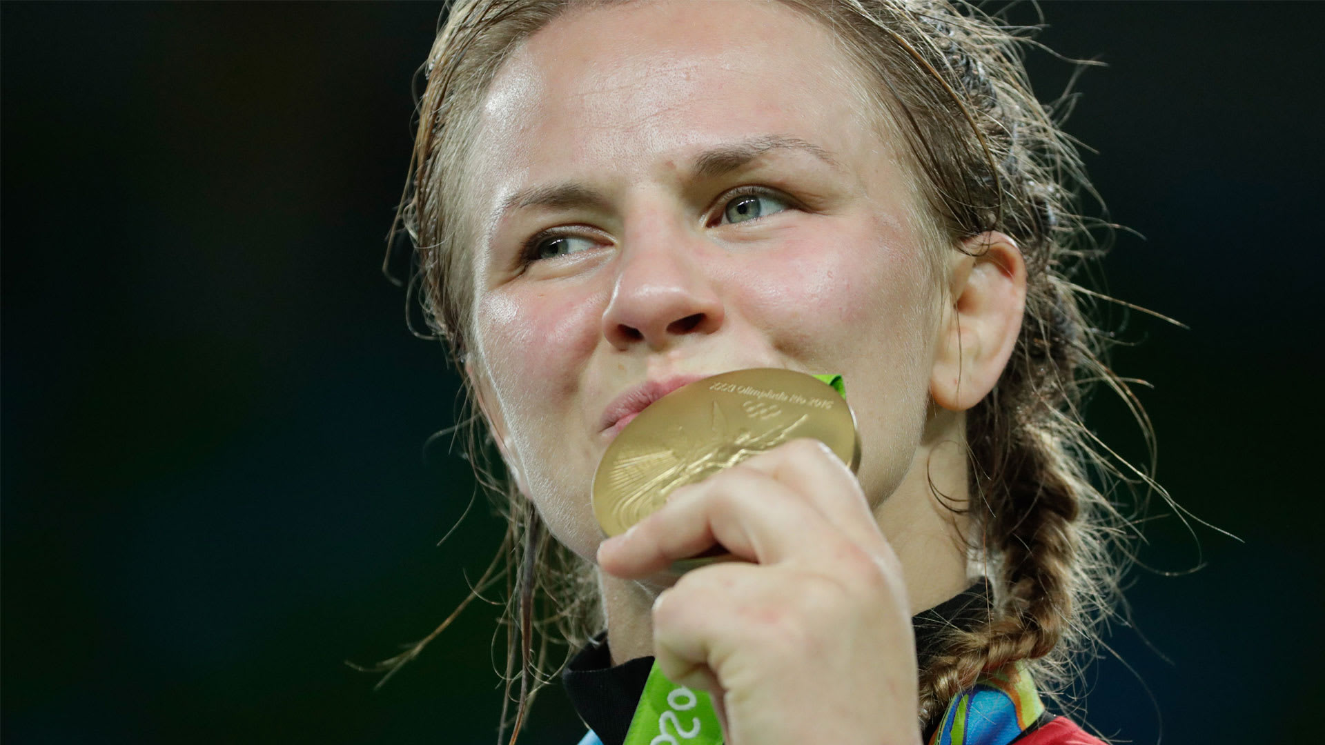 erica-wiebe-gold-medal