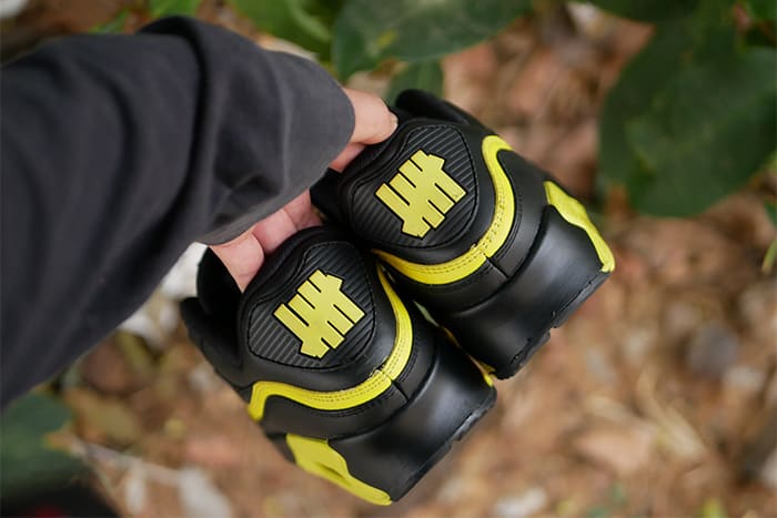 Undefeated x Nike Air Max 90 &#x27;Black/Optic Yellow&#x27; CJ7197-001 (Heel Pair)