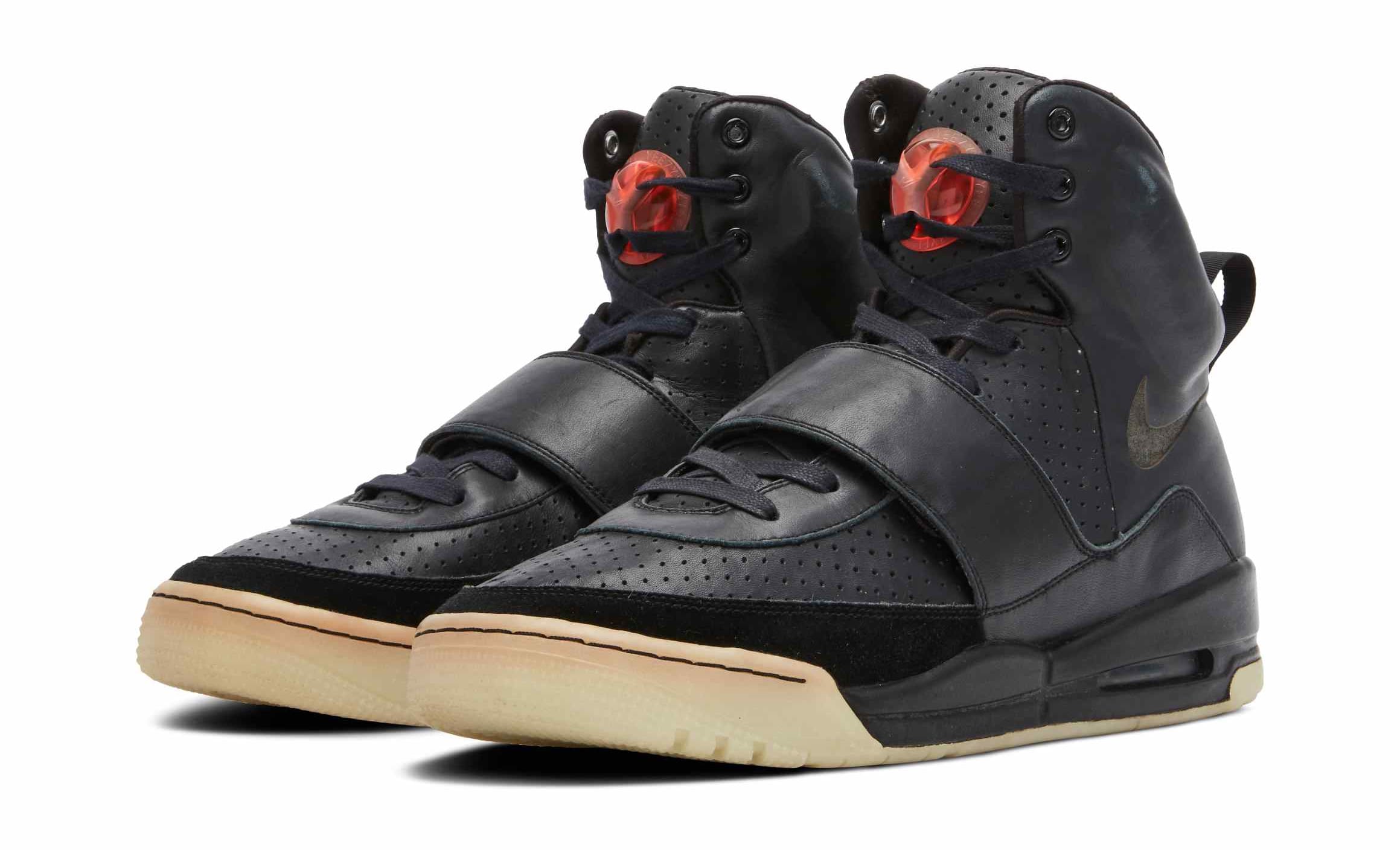 lineal Mayor Indulgente Kanye West's 'Grammy' Nike Air Yeezy 1 Sample Is Up for Sale | Complex